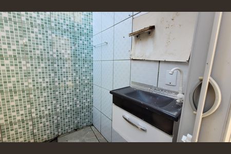 Banheiro de casa para alugar com 1 quarto, 50m² em Jardim Anita, Itaquaquecetuba