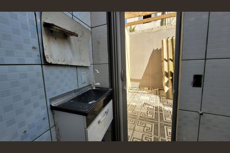 Banheiro de casa para alugar com 1 quarto, 50m² em Jardim Anita, Itaquaquecetuba