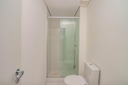 Banheiro Social de apartamento para alugar com 2 quartos, 57m² em São João, Porto Alegre