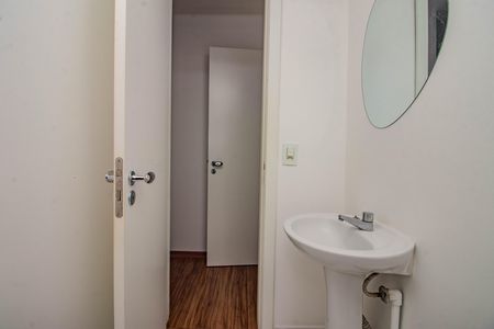 Banheiro da Suíte de apartamento para alugar com 2 quartos, 57m² em São João, Porto Alegre