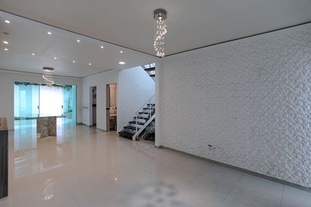 Casa para alugar com 140m², 3 quartos e 2 vagasSala