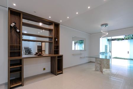 Casa para alugar com 140m², 3 quartos e 2 vagasSala