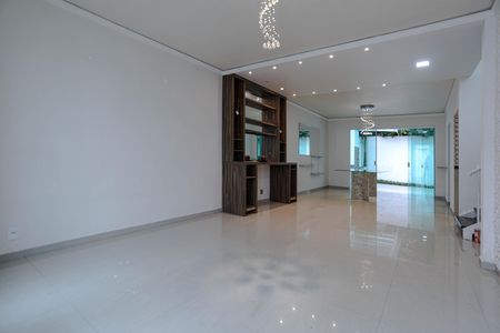Casa para alugar com 3 quartos, 140m² em Vila Rei, Mogi das Cruzes