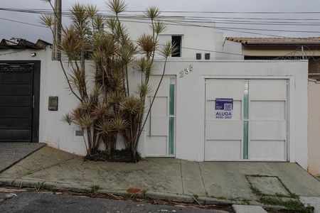 Casa para alugar com 140m², 3 quartos e 2 vagasFachada