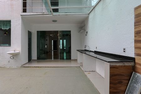 Casa para alugar com 140m², 3 quartos e 2 vagasQuintal