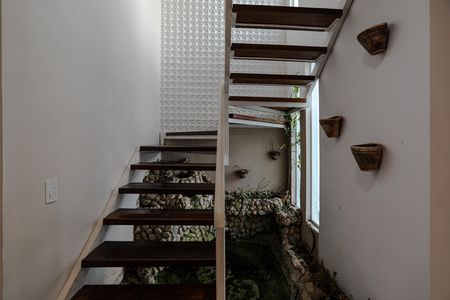 Casa para alugar com 140m², 3 quartos e 2 vagasEscada