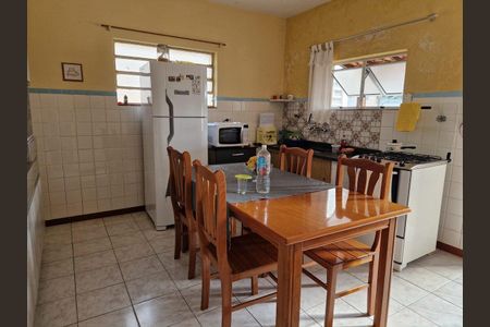 Casa à venda com 3 quartos, 330m² em Vila Gumercindo, São Paulo