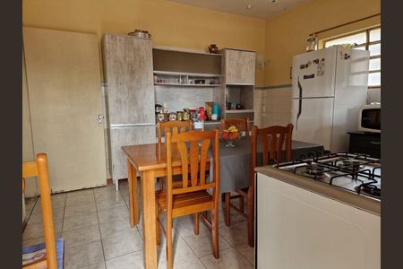 Casa à venda com 3 quartos, 330m² em Vila Gumercindo, São Paulo