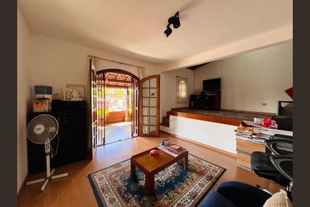 Casa à venda com 4 quartos, 209m² em Jabaquara, São Paulo