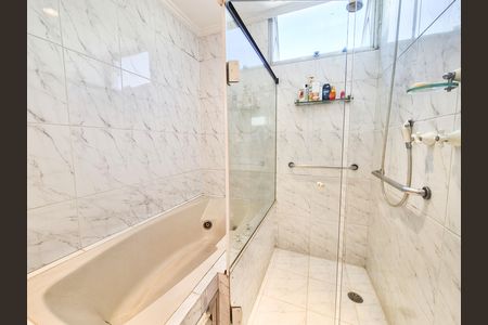 Apartamento à venda com 257m², 3 quartos e 2 vagas Apartamento à venda com 257m², 3 quartos e 2 vagasBanheiro da Suíte 3
