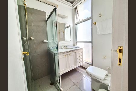 Apartamento à venda com 257m², 3 quartos e 2 vagas Apartamento à venda com 257m², 3 quartos e 2 vagasBanheiro da Suíte 1