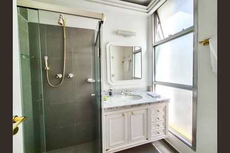 Apartamento à venda com 257m², 3 quartos e 2 vagas Apartamento à venda com 257m², 3 quartos e 2 vagasBanheiro da Suíte 1