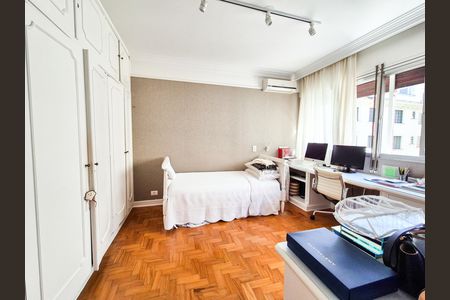 Apartamento à venda com 257m², 3 quartos e 2 vagas Apartamento à venda com 257m², 3 quartos e 2 vagasSuíte 2