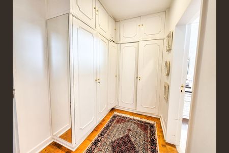 Apartamento à venda com 257m², 3 quartos e 2 vagas Apartamento à venda com 257m², 3 quartos e 2 vagasCloset da Suíte 3