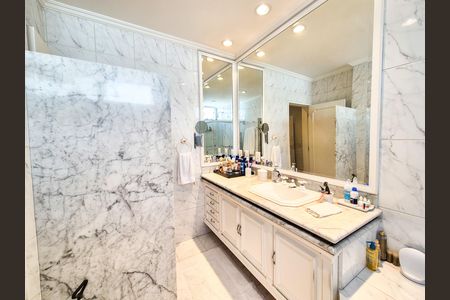 Apartamento à venda com 257m², 3 quartos e 2 vagas Apartamento à venda com 257m², 3 quartos e 2 vagasBanheiro da Suíte 3