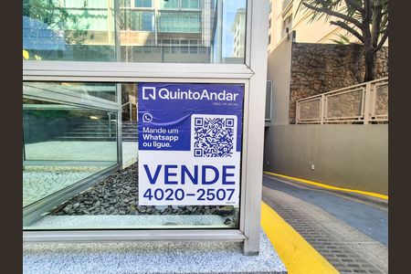 Apartamento à venda com 257m², 3 quartos e 2 vagas Apartamento à venda com 257m², 3 quartos e 2 vagasInstalação da Placa