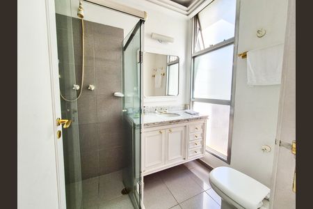 Apartamento à venda com 257m², 3 quartos e 2 vagas Apartamento à venda com 257m², 3 quartos e 2 vagasBanheiro da Suíte 1