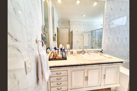 Apartamento à venda com 257m², 3 quartos e 2 vagas Apartamento à venda com 257m², 3 quartos e 2 vagasBanheiro da Suíte 3