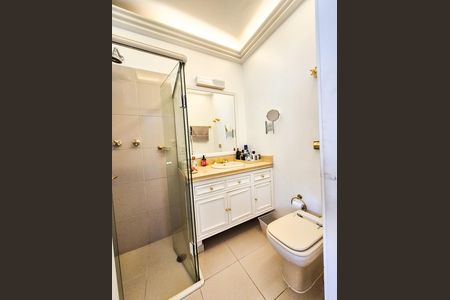 Apartamento à venda com 257m², 3 quartos e 2 vagas Apartamento à venda com 257m², 3 quartos e 2 vagasBanheiro da Suíte 2