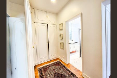 Apartamento à venda com 257m², 3 quartos e 2 vagas Apartamento à venda com 257m², 3 quartos e 2 vagasCloset da Suíte 3