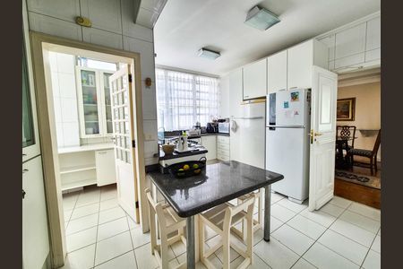 Apartamento à venda com 257m², 3 quartos e 2 vagas Apartamento à venda com 257m², 3 quartos e 2 vagasCozinha