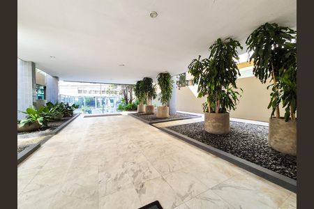 Apartamento à venda com 257m², 3 quartos e 2 vagas Apartamento à venda com 257m², 3 quartos e 2 vagasEntrada do Prédio