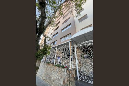 Apartamento para alugar com 109m², 2 quartos e 1 vagaFachada + plaquinha