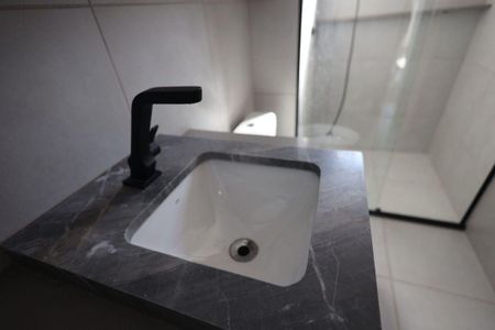 Banheiro de apartamento para alugar com 2 quartos, 63m² em Serrinha, Goiânia