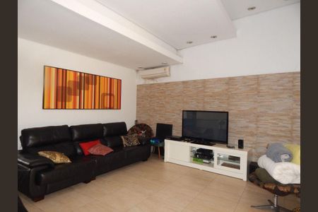 Casa à venda com 136m², 3 quartos e 2 vagas