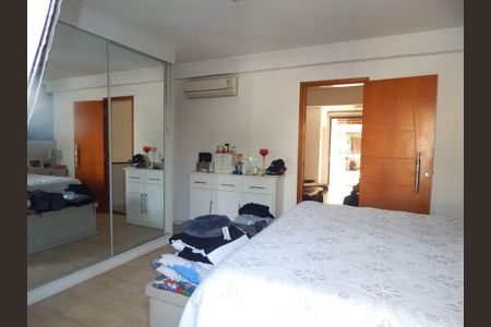 Casa à venda com 136m², 3 quartos e 2 vagas