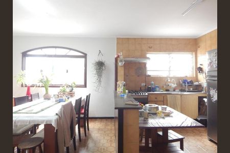 Casa à venda com 316m², 4 quartos e 5 vagas