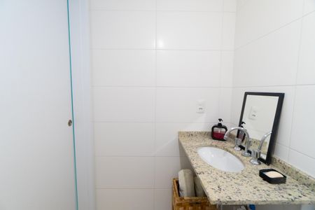 Banheiro de kitnet/studio para alugar com 1 quarto, 19m² em Vila Guarani (zona Sul), São Paulo