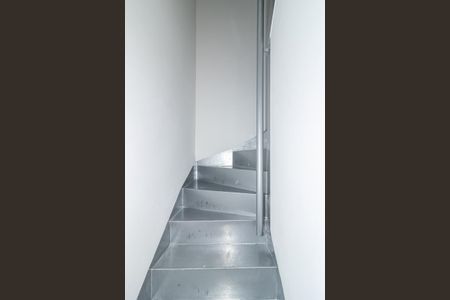 Apartamento à venda com 65m², 1 quarto e 1 vaga Apartamento à venda com 65m², 1 quarto e 1 vagaEscada