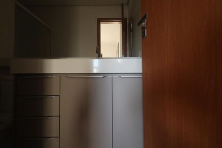 Apartamento para alugar com 80m², 2 quartos e 1 vaga Apartamento para alugar com 80m², 2 quartos e 1 vagaBanheiro da Suíte