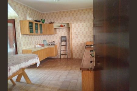 Casa à venda com 220m², 4 quartos e sem vaga