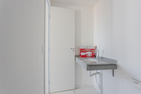 Banheiro de kitnet/studio à venda com 1 quarto, 24m² em Pinheiros, São Paulo