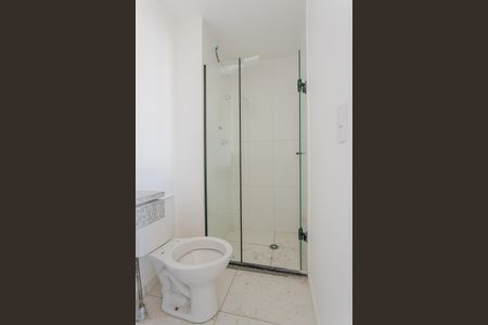 Banheiro de kitnet/studio à venda com 1 quarto, 24m² em Pinheiros, São Paulo