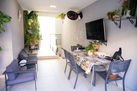 Casa de condomínio à venda com 315m², 4 quartos e 2 vagas Casa de condomínio à venda com 315m², 4 quartos e 2 vagasSala de Jantar