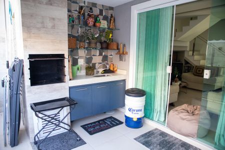 Casa de condomínio à venda com 315m², 4 quartos e 2 vagas Casa de condomínio à venda com 315m², 4 quartos e 2 vagasChurrasqueira