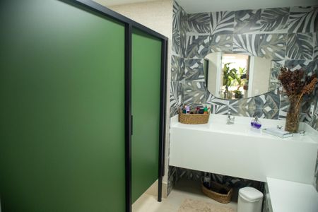Casa de condomínio à venda com 315m², 4 quartos e 2 vagas Casa de condomínio à venda com 315m², 4 quartos e 2 vagasBanheiro