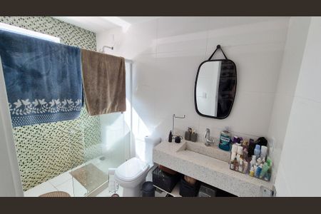 Casa de condomínio à venda com 315m², 4 quartos e 2 vagas Casa de condomínio à venda com 315m², 4 quartos e 2 vagasBanheiro