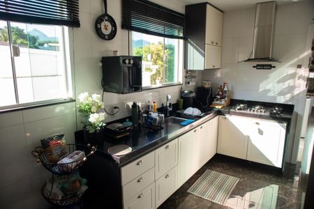Casa de condomínio à venda com 315m², 4 quartos e 2 vagas Casa de condomínio à venda com 315m², 4 quartos e 2 vagasCozinha