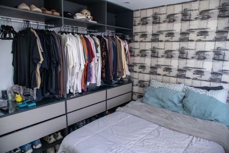 Casa de condomínio à venda com 315m², 4 quartos e 2 vagas Casa de condomínio à venda com 315m², 4 quartos e 2 vagasQuarto