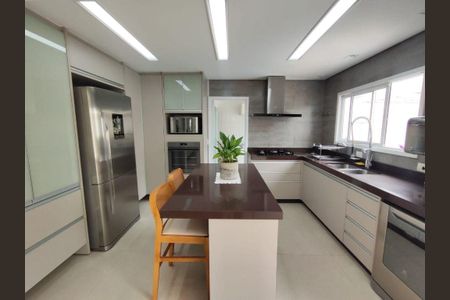 Casa à venda com 300m², 4 quartos e 6 vagas