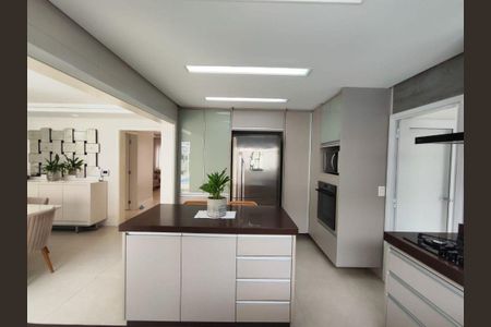Casa à venda com 300m², 4 quartos e 6 vagas