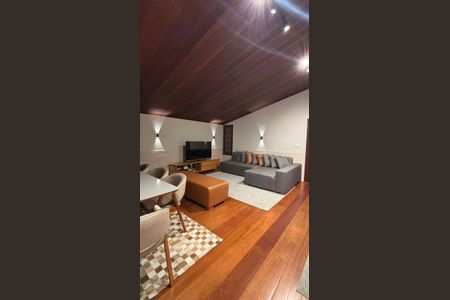 Casa de condomínio à venda com 500m², 4 quartos e 4 vagas Casa de condomínio à venda com 500m², 4 quartos e 4 vagasSala