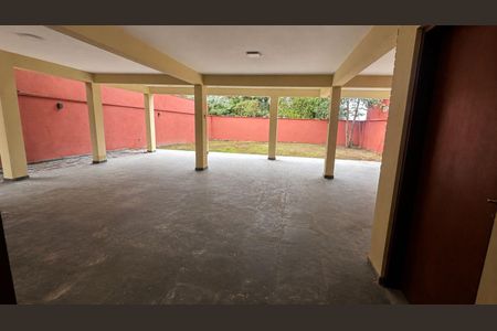 Casa de condomínio à venda com 500m², 4 quartos e 4 vagas Casa de condomínio à venda com 500m², 4 quartos e 4 vagasVaranda