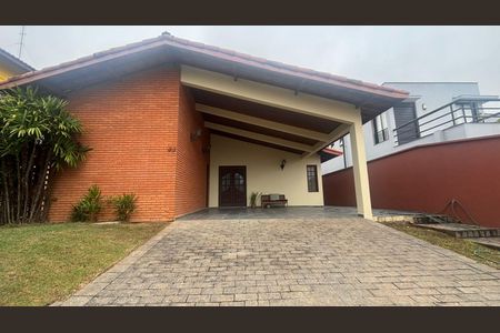 Casa de condomínio à venda com 500m², 4 quartos e 4 vagas Casa de condomínio à venda com 500m², 4 quartos e 4 vagasFachada