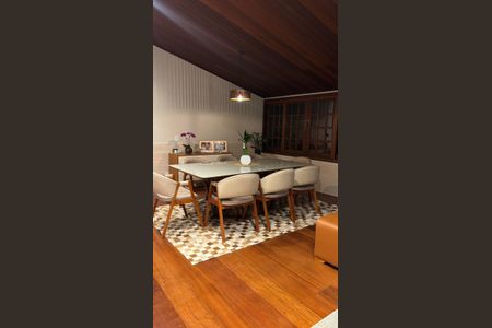 Casa de condomínio à venda com 500m², 4 quartos e 4 vagas Casa de condomínio à venda com 500m², 4 quartos e 4 vagasSala de Jantar