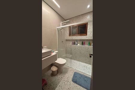Casa de condomínio à venda com 500m², 4 quartos e 4 vagas Casa de condomínio à venda com 500m², 4 quartos e 4 vagasBanheiro Social